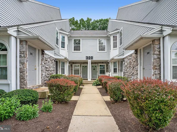 301 Mews Dr, Sellersville, PA 18960