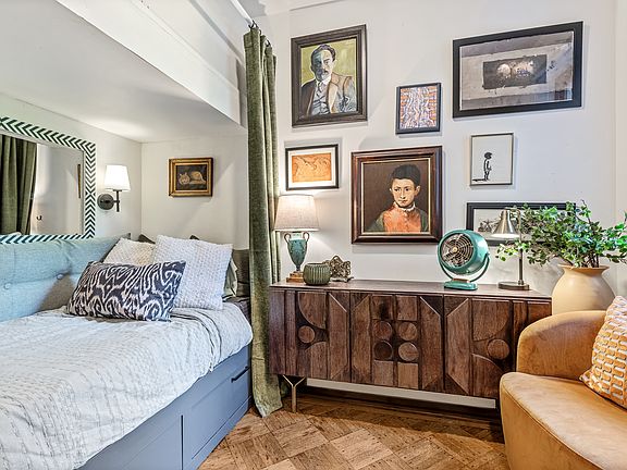3rd image of 137 W 12th St #3