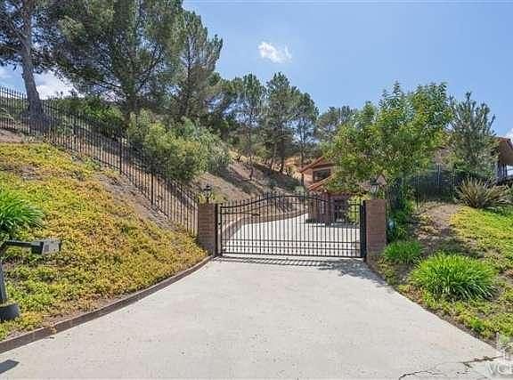 3rd image of 88 Pinecrest Dr