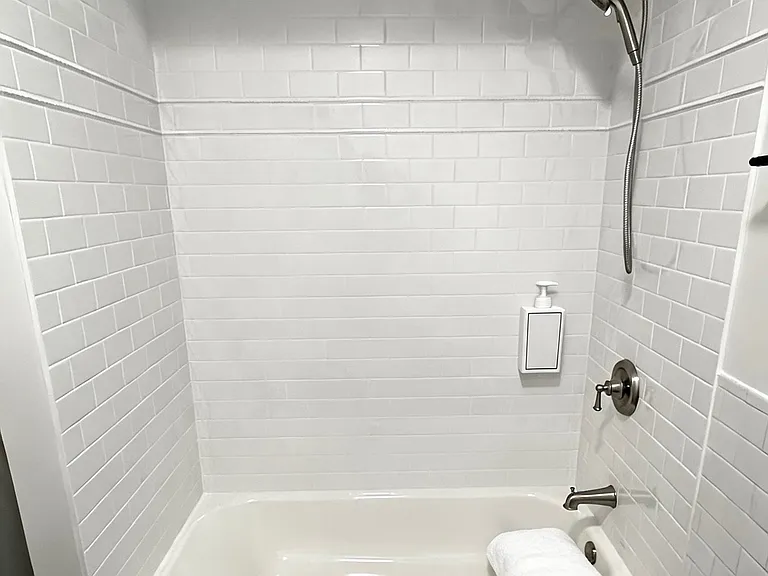 1641 N Rockwell St #2F — Photo 8