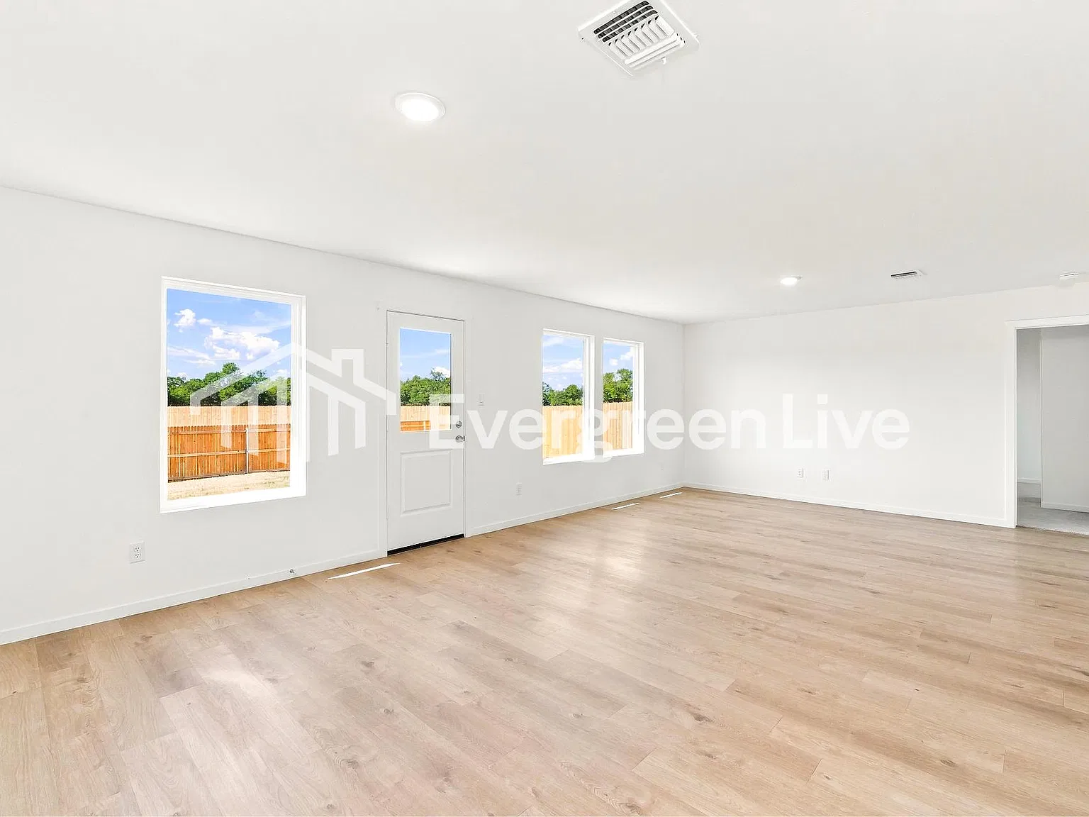 4 bed, 2.0 bath, 1732 sqft, $1,565 — Photo 4