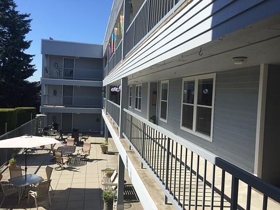 4th image of 609 S 222nd St APT 302