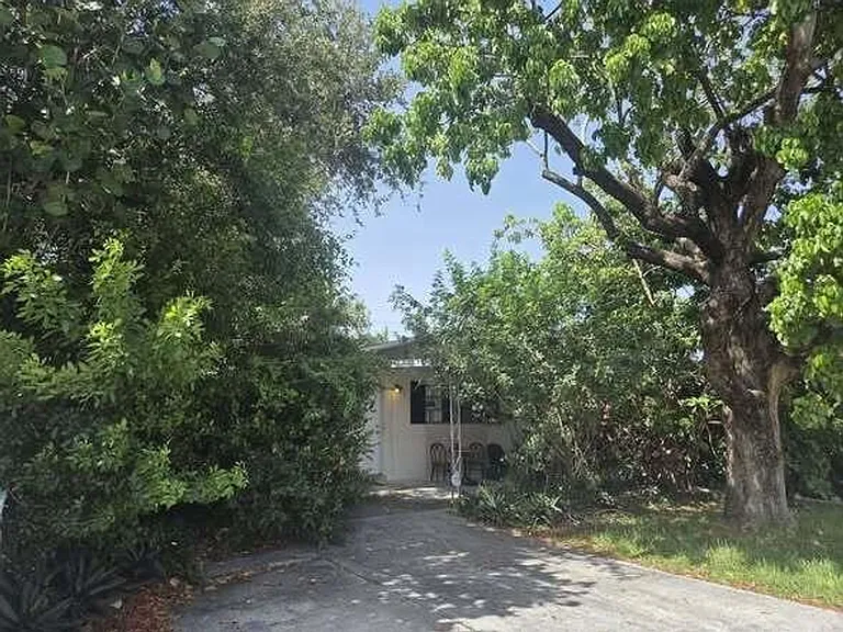 205 SE 7th St — Photo 11