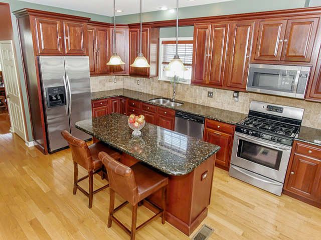 2nd image of 608 W Richardson Ave
