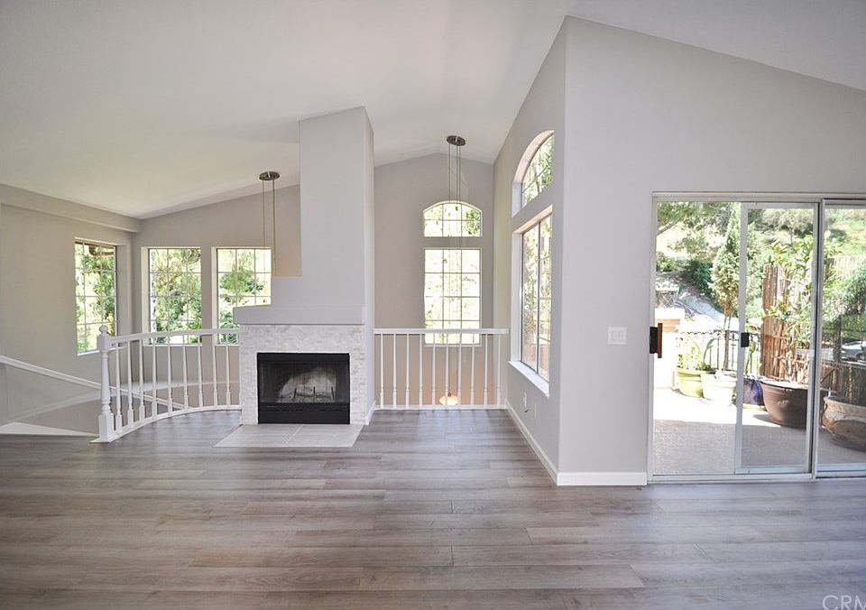 1st image of 6 Hillgate Pl