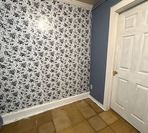 5th image of 1347 E Broadway St Unit B