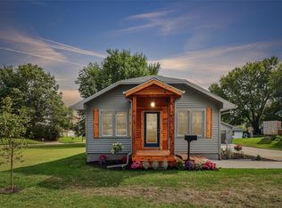 431 S 6th Ave E, Newton, IA 50208