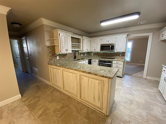 5th image of 1624 Brittin Ln