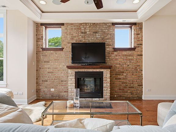 3rd image of 1516 N Mohawk St APT 3F