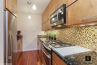 Rented by R New York