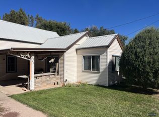 1740 Minnekahta Ave, Hot Springs, SD 57747