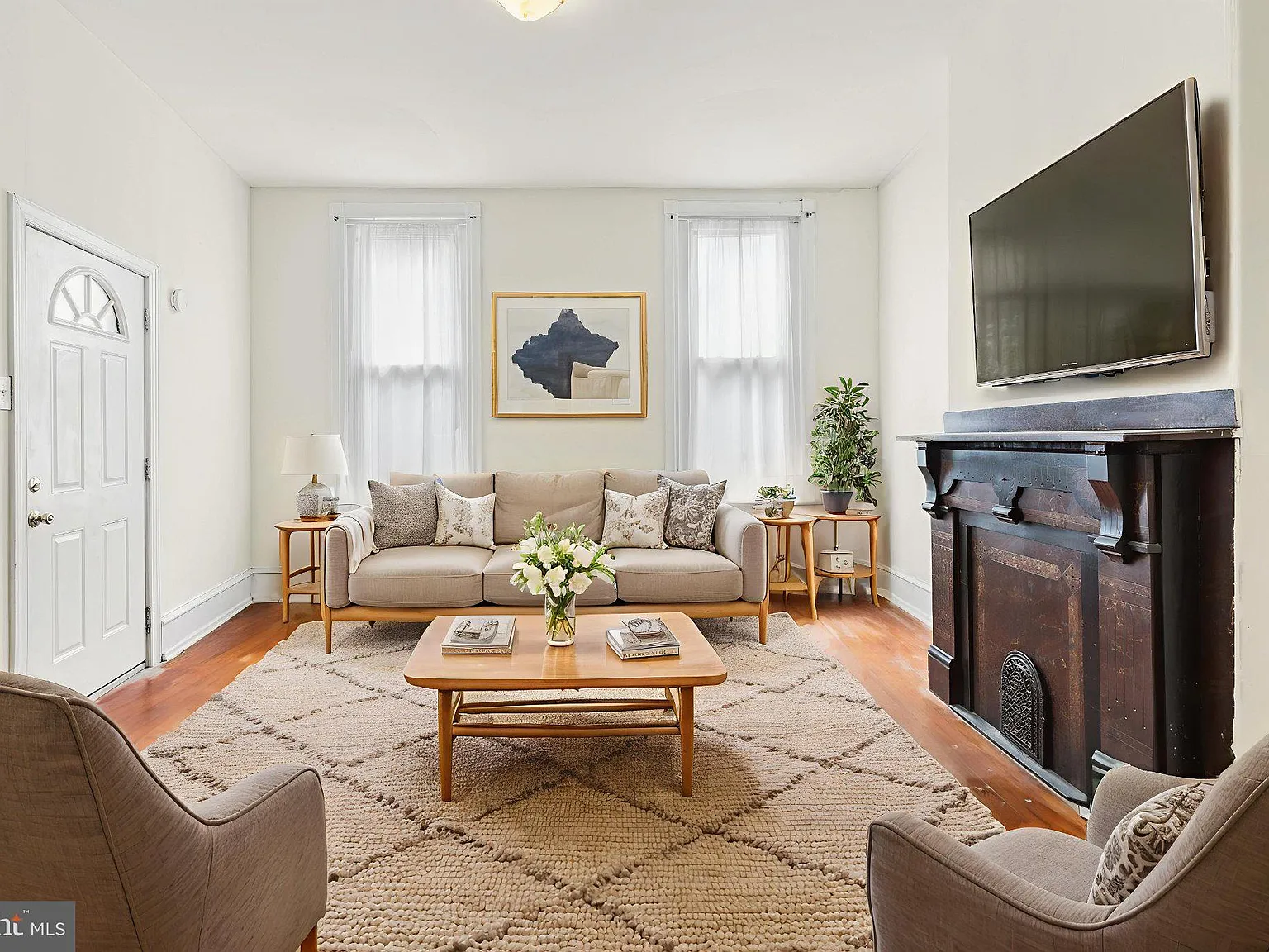 2 bed, 1.0 bath, $1,275 — Photo 1