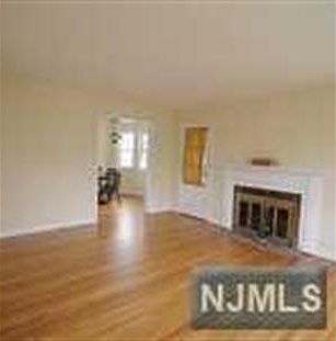 4th image of 5-23 Dewey Pl #1X