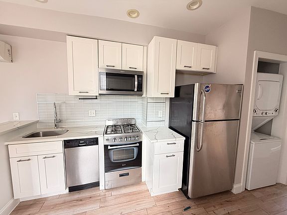 2nd image of 45 Clifton Pl #24