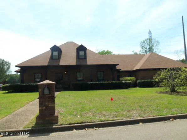 6513 Cedarwood Dr, Jackson, MS 39213