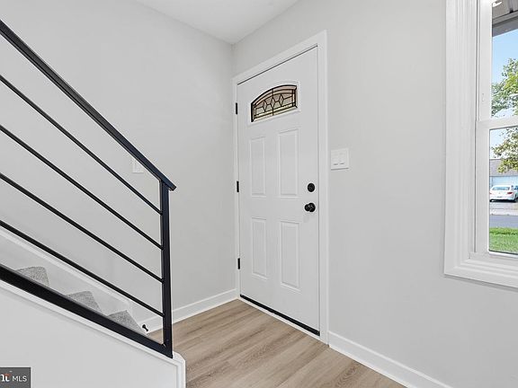 4th image of 32 Iris Rd