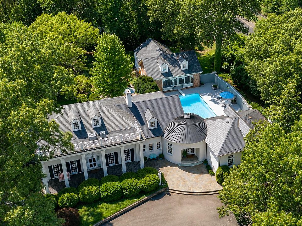 1st image of 812 Beverly Dr