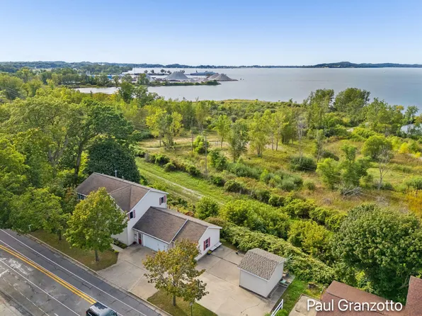 1524 Lakeshore Dr, Muskegon, MI 49441