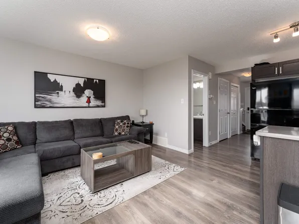521 Ebbers Way NW, Edmonton, AB T5Y 3T8