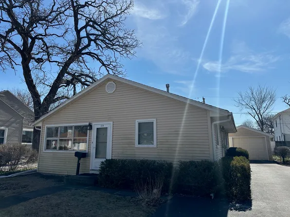 229 Midway Dr, Mundelein, IL 60060