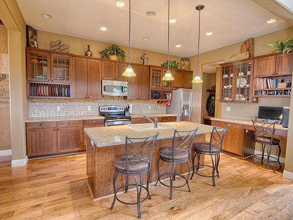 5th image of 761 S Rock Creek Dr