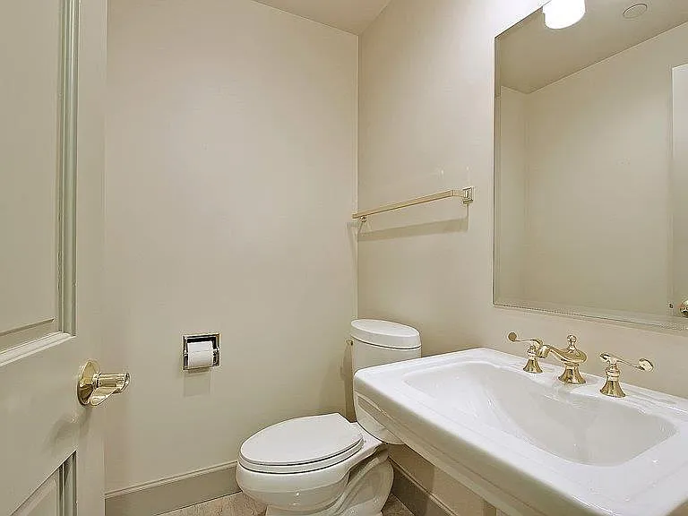 Aero Apartments — Photo 94