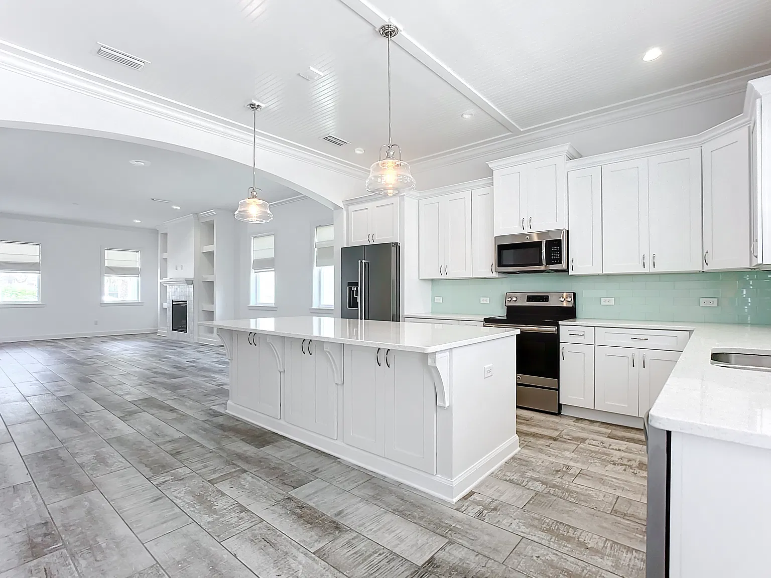 4 bed, 2371 sqft, $3,800 — Photo 4