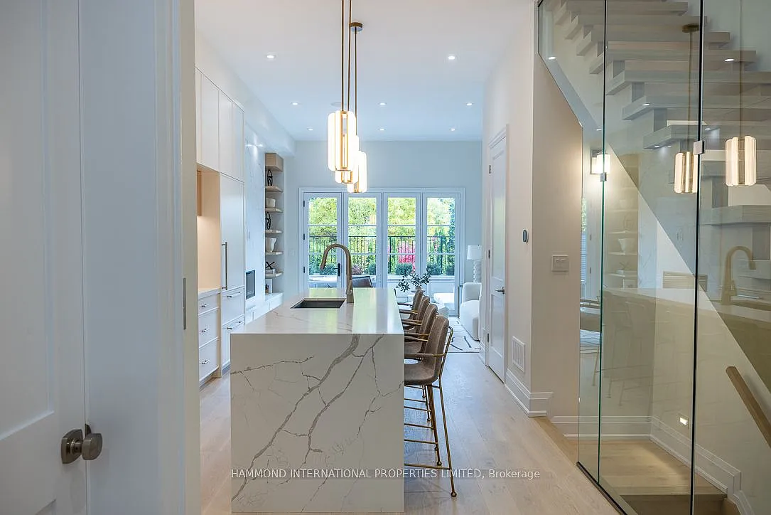 1177 Avenue Rd photo 1