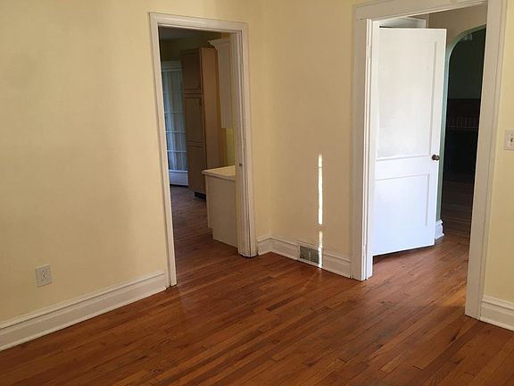 5th image of 903 Wilkie Dr
