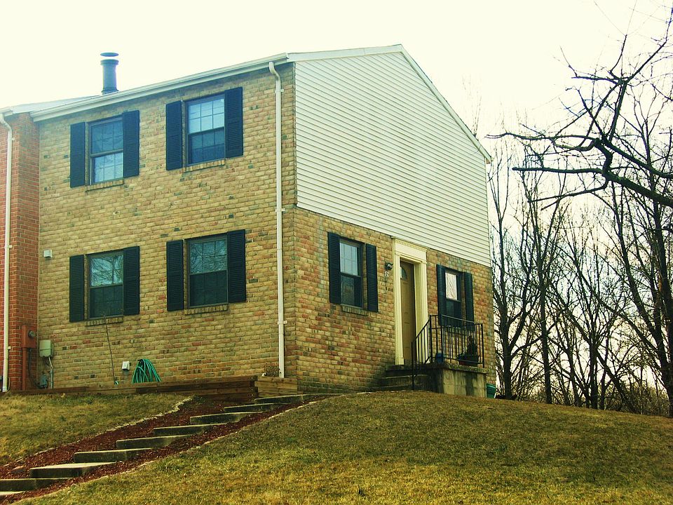 Large End-Unit Town home