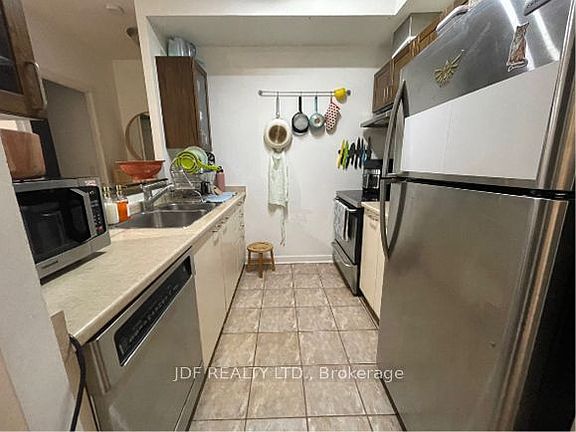 5th image of 438 Richmond St W #1216
