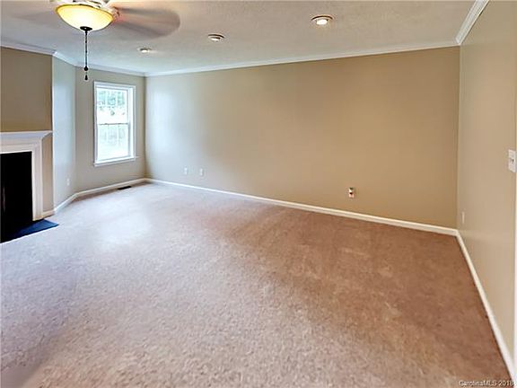 3rd image of 215 Bonaventure Dr