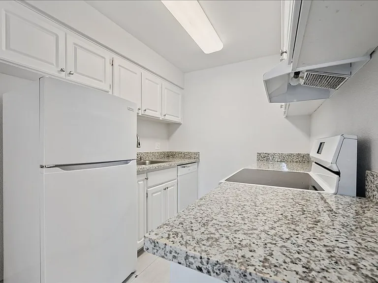 7051 Bowling Dr — Photo 8