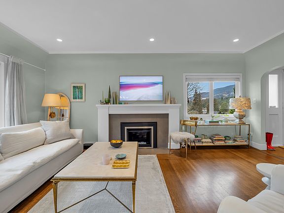 4th image of 1220 Braeside St
