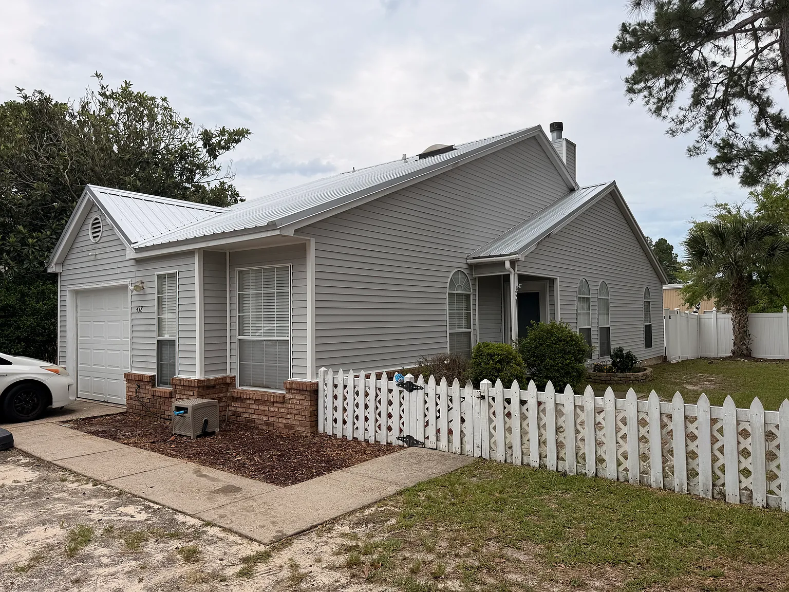 3 bed, 1033 sqft, $2,100 — Photo 1