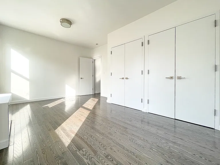 261 W 21st St #9 — Photo 3