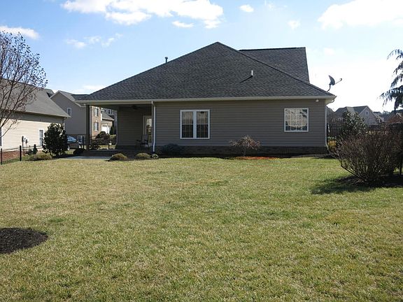 4th image of 1801 Millwood Dr