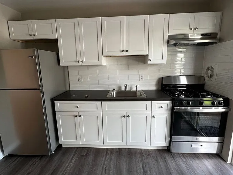 303 Plainfield Ave — Photo 2