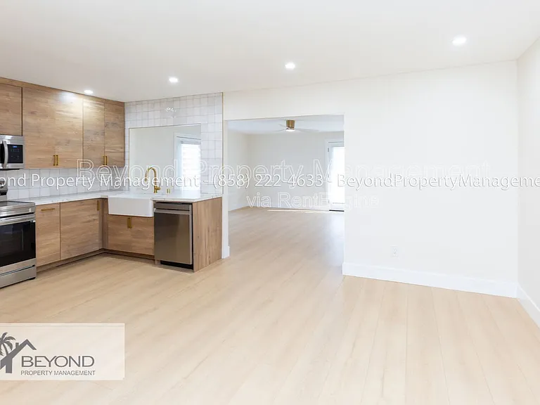 8987 Jade Coast Ln — Photo 3