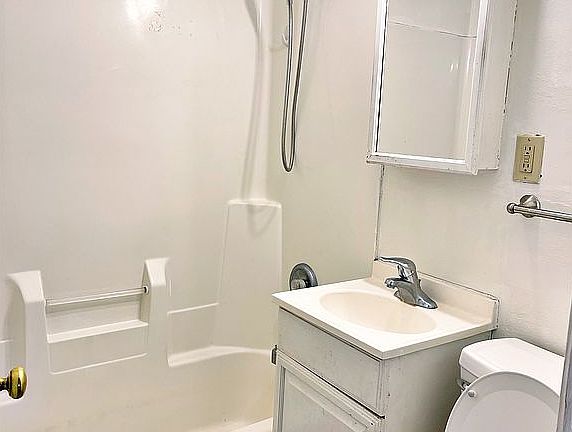 3rd image of 702 River Park Dr