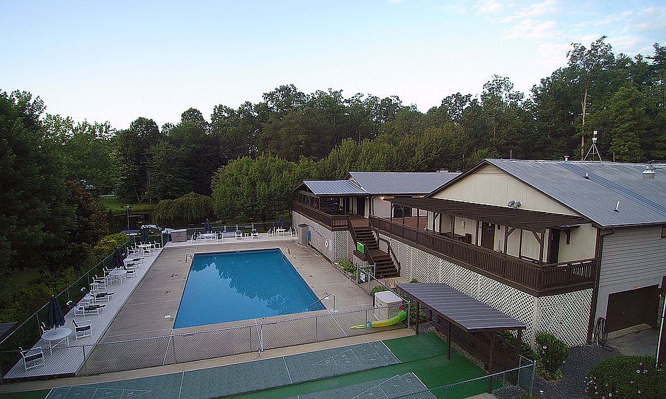Clubhouse, office, Heated pool