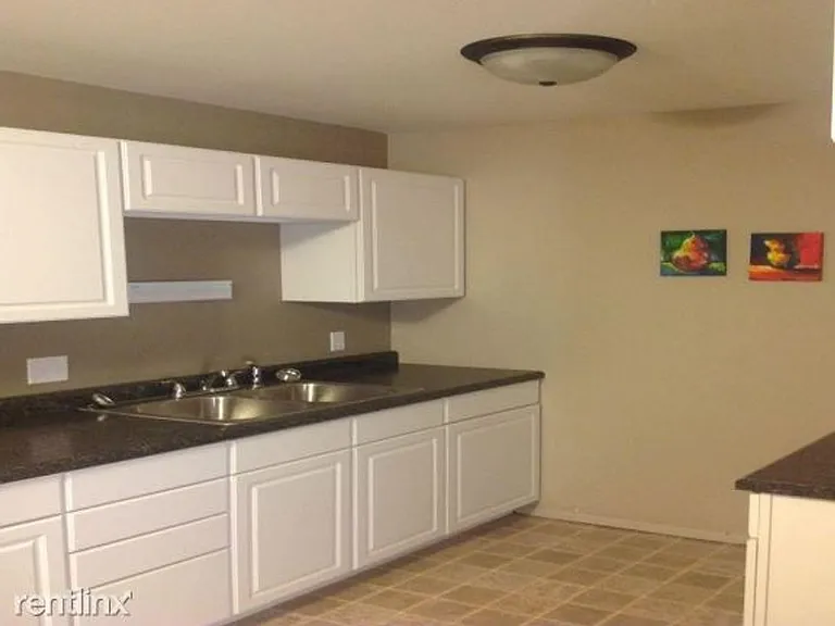 1012 Turner Dr — Photo 5