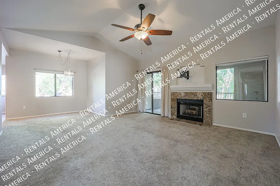 Adorable 2BD- + Office Scottsdale Condo in Villages North! — Photo 4