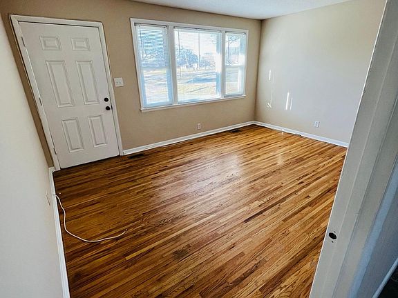 4th image of 379 Austin Park Dr
