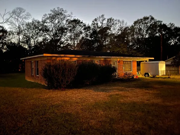 10570 Park Ave W, Grand Bay, AL 36541