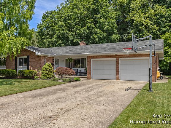 3rd image of 3497 Yellowstone Dr SW