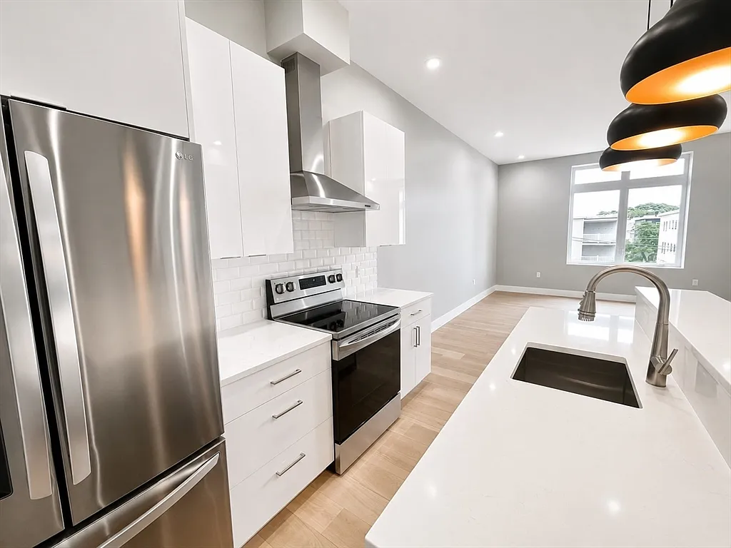 1 bed, 1.0 bath, 729 sqft, $3,200 — Photo 2