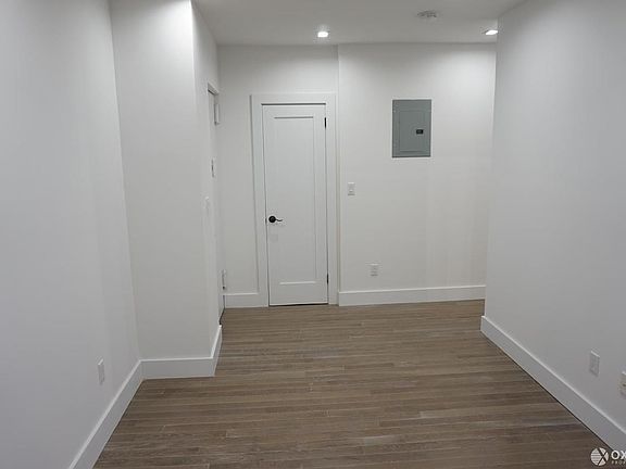 3rd image of 609 W 151st St APT 26