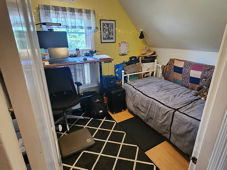 upstairs bonus room, perfect for a home office or 3rd bedroom