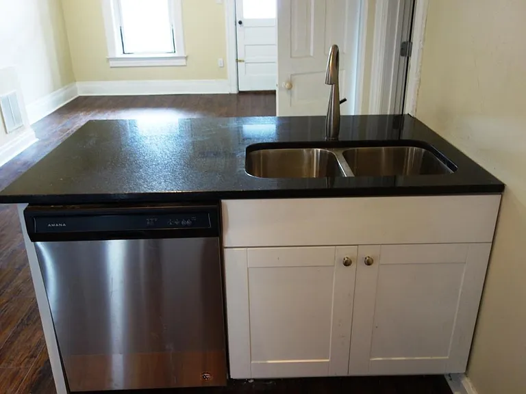 1651 W 19th St #2R — Photo 4